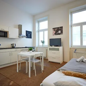 Apartment Close To Metro Iii