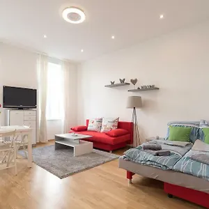  Apartment Bright Red Heart In Leopoldstadt
